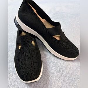 Women Shoes NWOT Black Cloth Stretchy Uppers Tread Soles Manmade Very Comfy